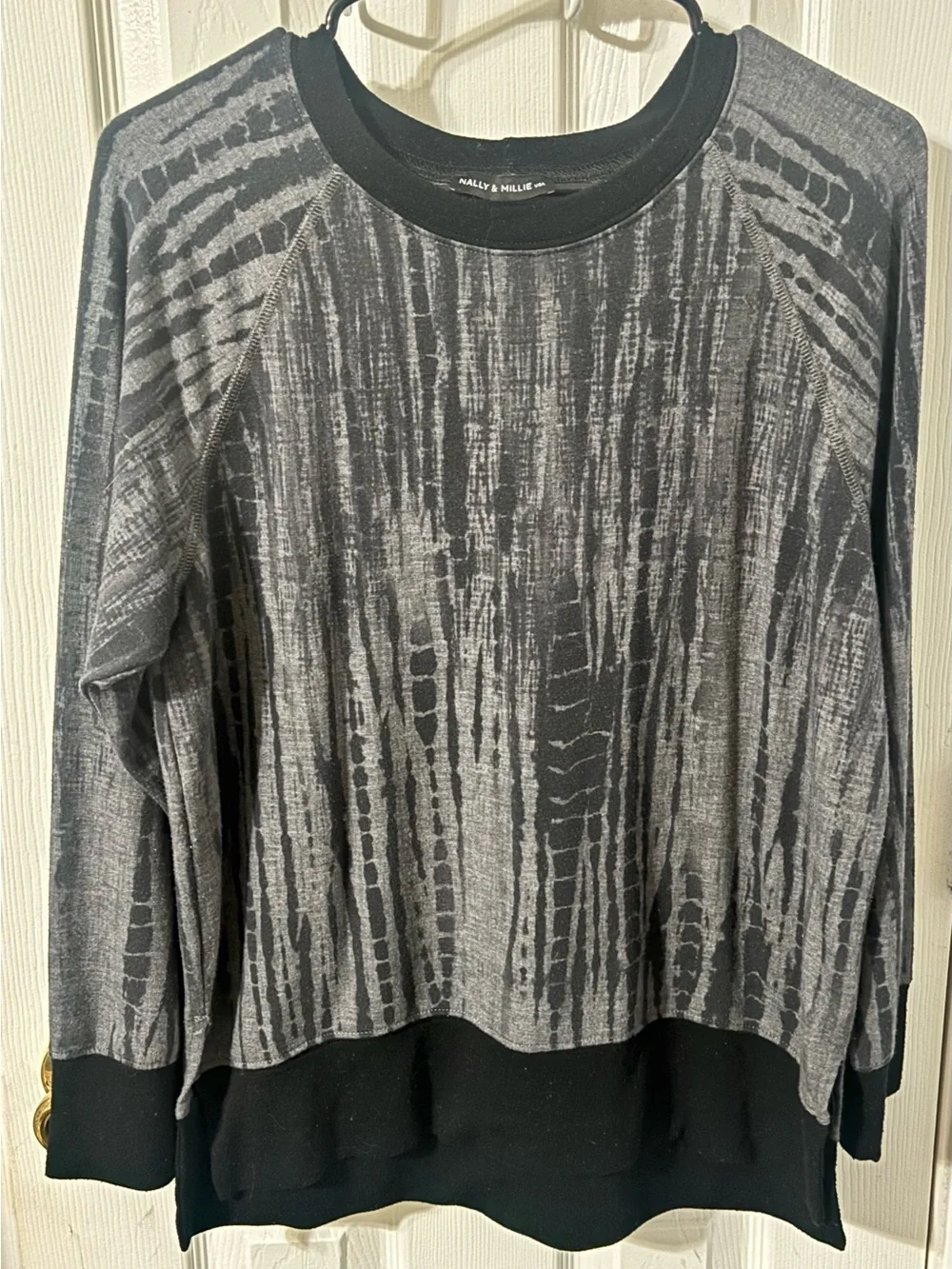 Nally & Millie Black and Gray Patterned Crew Neck Sweater